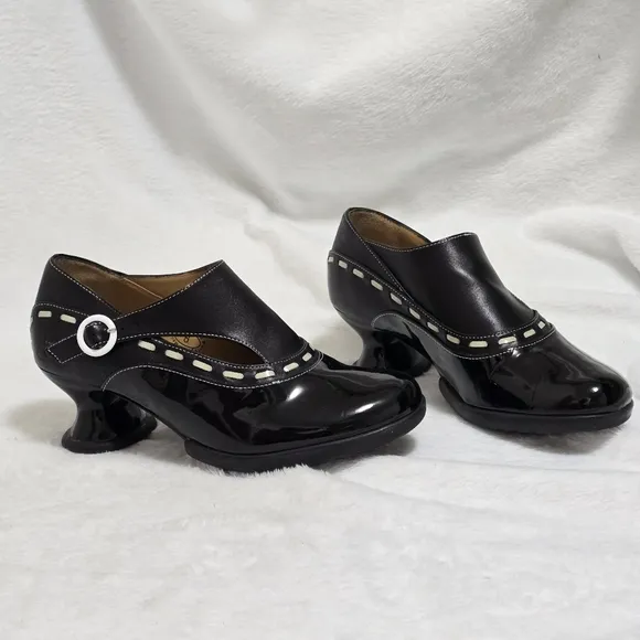 JOHN FLUEVOG Enneagram Achiever Buckled Black Leather Pumps Womens Sz 6 …