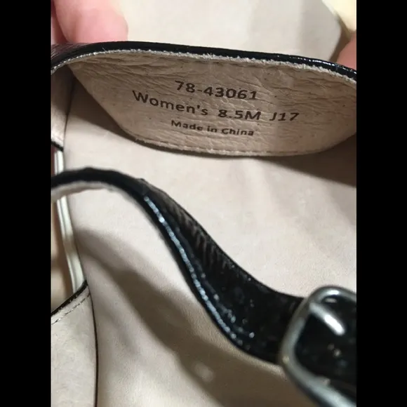 Johnston &amp; Murphy Black woman’s sandals
