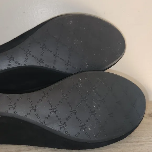 Johnston &amp; Murphy Tess Black Wedge Peep Toe Sandals Leather Cut Out Size 9