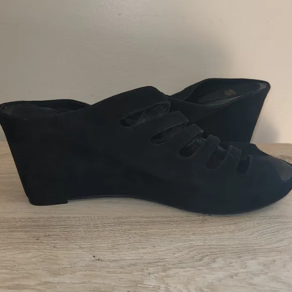 Johnston &amp; Murphy Tess Black Wedge Peep Toe Sandals Leather Cut Out Size 9