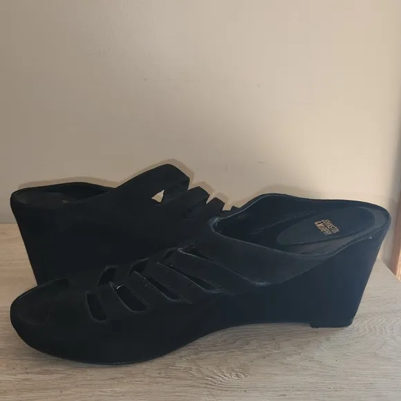 Johnston &amp; Murphy Tess Black Wedge Peep Toe Sandals Leather Cut Out Size 9
