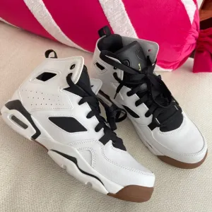 👟Jordan boys shoes New size6Y white and black