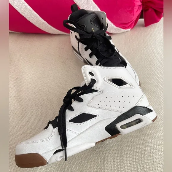 👟Jordan boys shoes New size6Y white and black