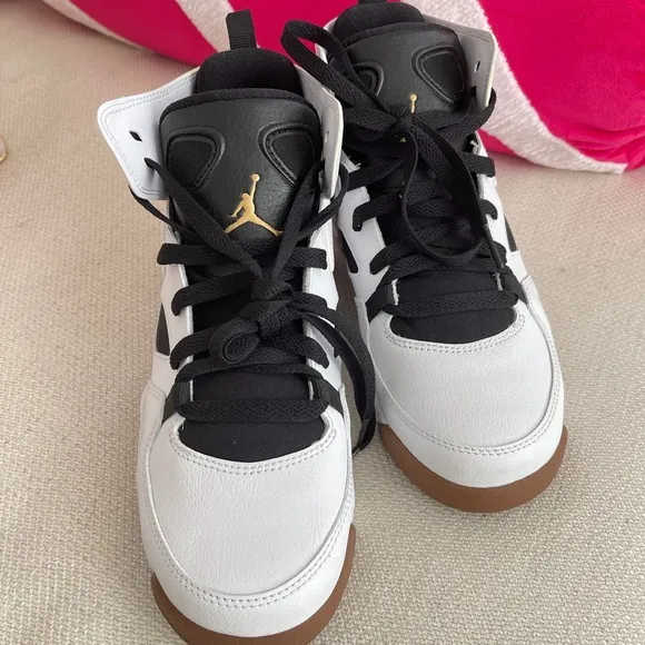 👟Jordan boys shoes New size6Y white and black