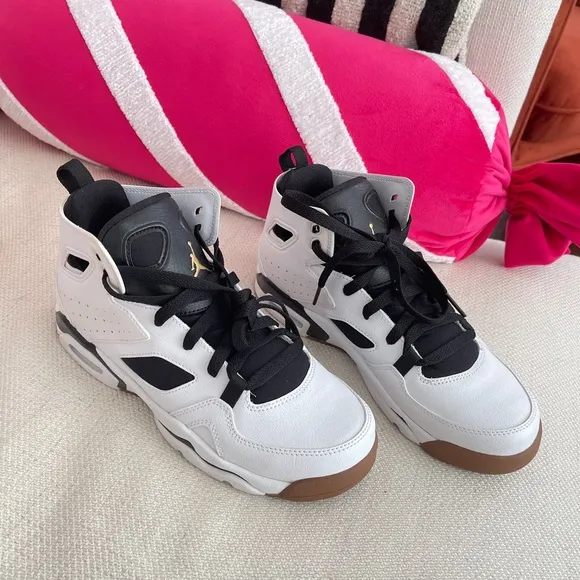 👟Jordan boys shoes New size6Y white and black
