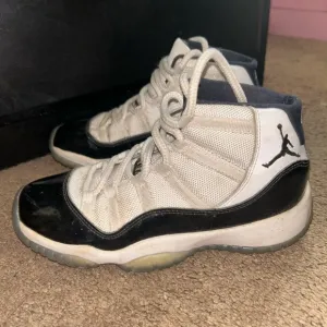 Jordan shoes black/white color