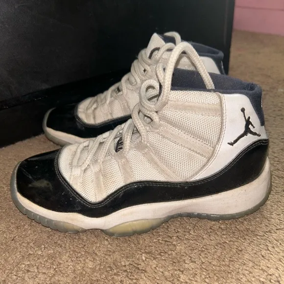 Jordan shoes black/white color