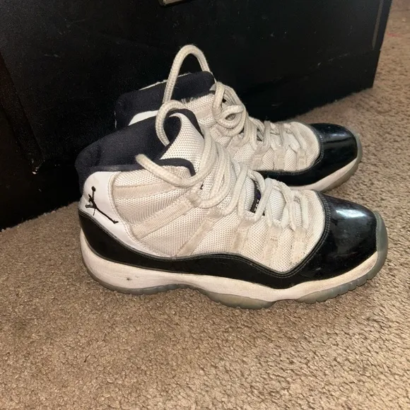 Jordan shoes black/white color