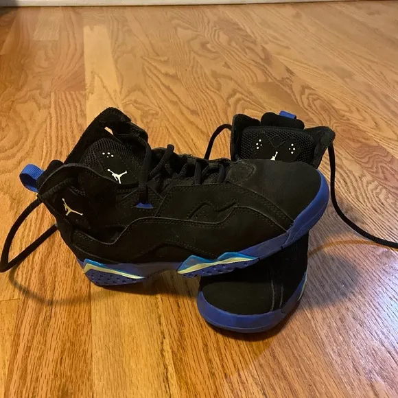 Jordan True Flight Big Kids' Shoes 2Y