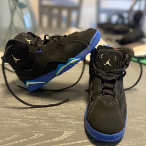 Jordan True Flight Big Kids' Shoes 2Y