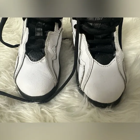 Jordan True Flight Kid's Basketball Shoes Size 11 C Preschool White/Black/Red🎒