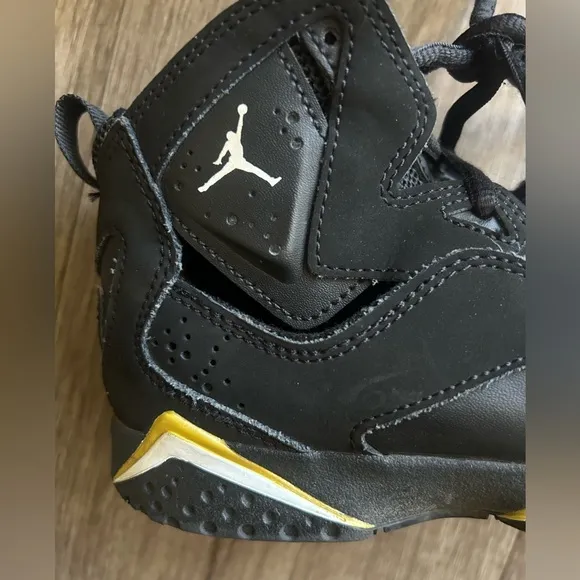 JORDAN True Flight Little Kids Shoes