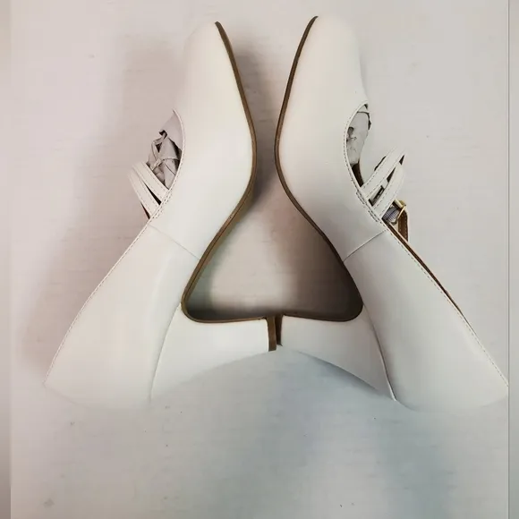 Journee Collection Windy Women's Mary Jane High in white size 8 1/2 new heels