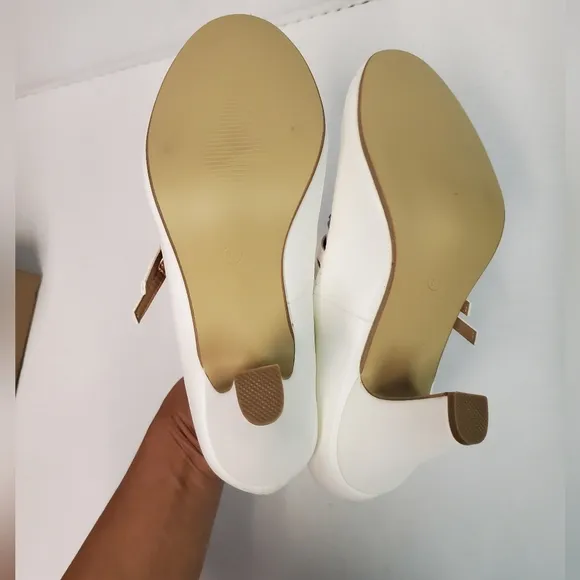 Journee Collection Windy Women's Mary Jane High in white size 8 1/2 new heels