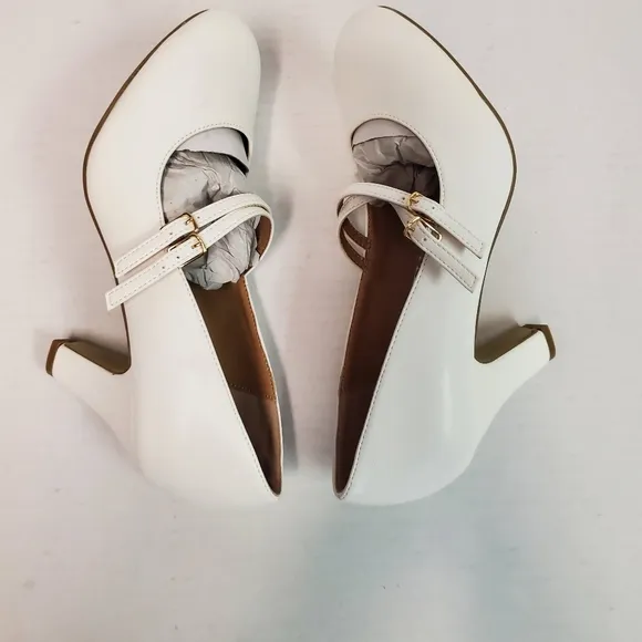 Journee Collection Windy Women's Mary Jane High in white size 8 1/2 new heels