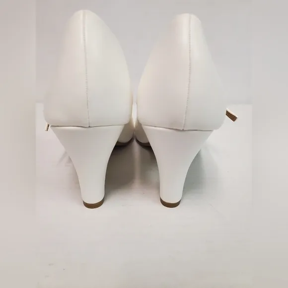 Journee Collection Windy Women's Mary Jane High in white size 8 1/2 new heels