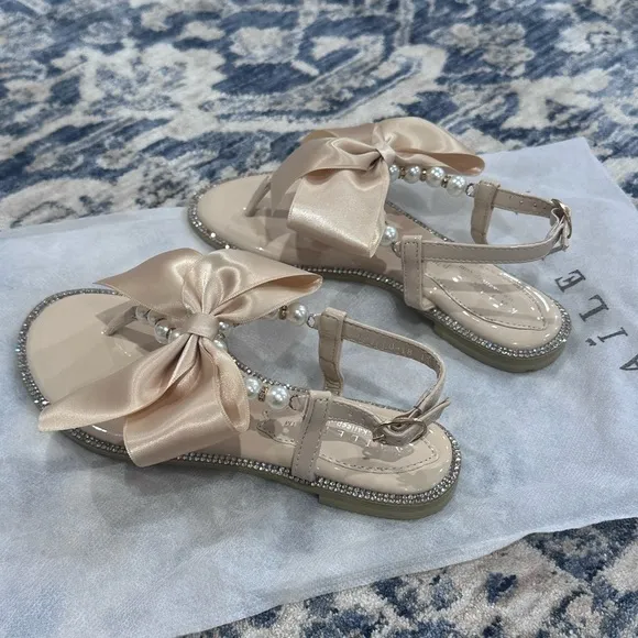 Kailee P little girls wedding/flower girl sandals. NEW, with original bag.