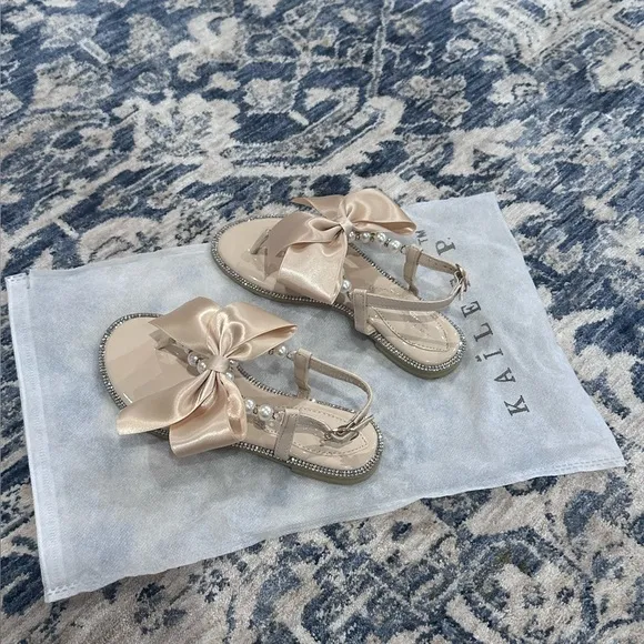 Kailee P little girls wedding/flower girl sandals. NEW, with original bag.