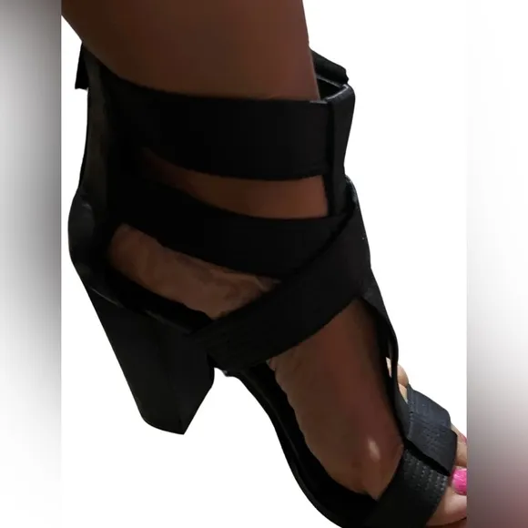 KARL LAGERFIELD PARIS Black w/ Gold Leather Gladiator Chunky Sandals $225 Sz 8.5