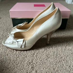 Kate Spade Cream Bow Women's Shoes