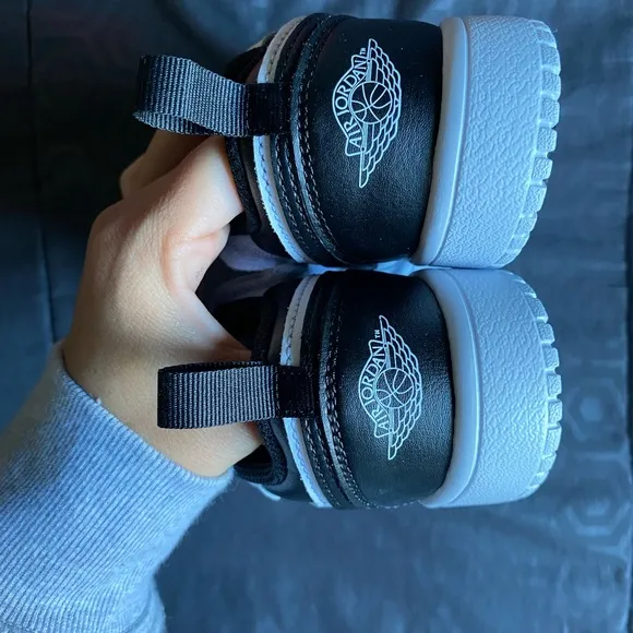 Kids Jordan 1 Low ALT shoes