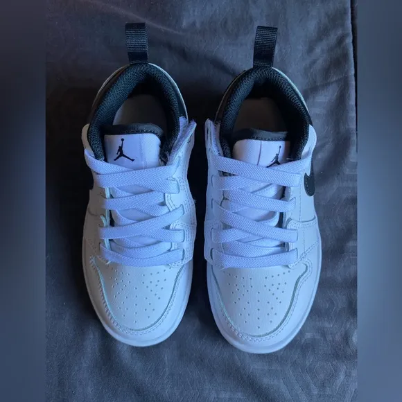 Kids Jordan 1 Low ALT shoes