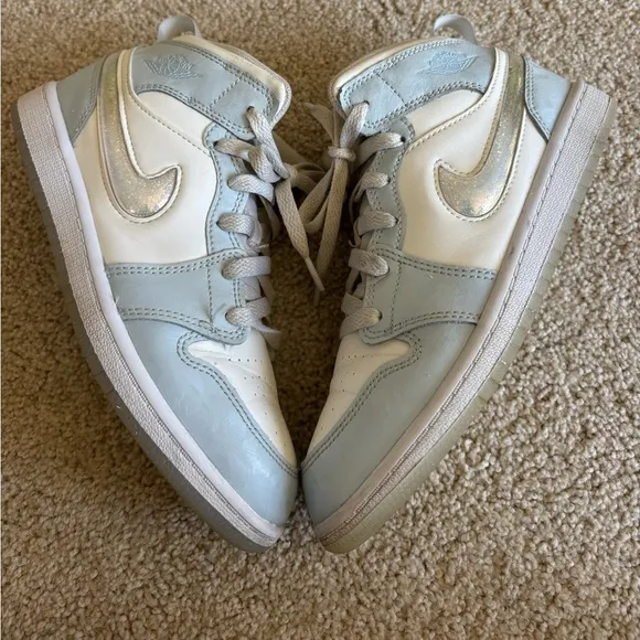 Kids Nike Air Jordan Glitter Swoosh/Light Blue Tint shoes size youth 3 (big kid)