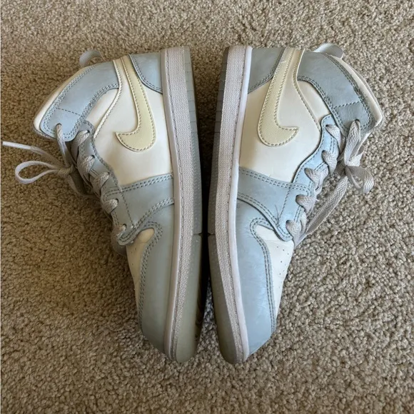 Kids Nike Air Jordan Glitter Swoosh/Light Blue Tint shoes size youth 3 (big kid)