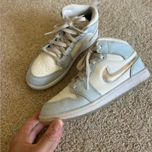 Kids Nike Air Jordan Glitter Swoosh/Light Blue Tint shoes size youth 3 (big kid)