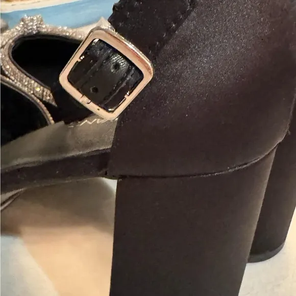 Lane Bryant satin Black Women's Shoes with Silver Accents size 10