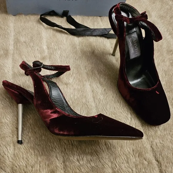 Lanvin as new with box velvet heels with metal stiletto heel