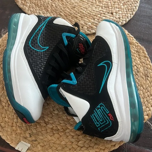 LeBron 7