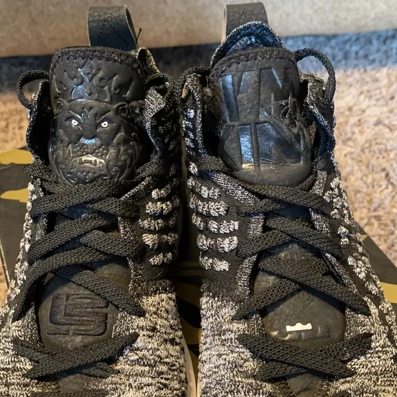Lebron XVII GS big kid 7Y basketball shoes BQ5594