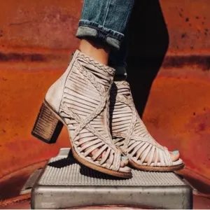 LIKE NEW!!  FREEBIRD BY STEVEN Bela Stone Braided Snakeskin Leather Sandals 9