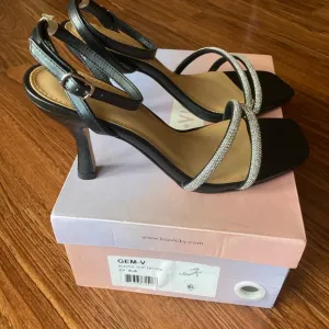Lisa Vicky Womens Heels size 9 black &amp; Silver 3” heel
