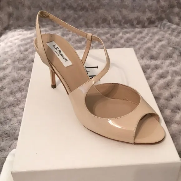 LK Bennett “Off White” Patent Palma Heels Size 39 NWT
