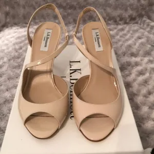 LK Bennett “Off White” Patent Palma Heels Size 39 NWT