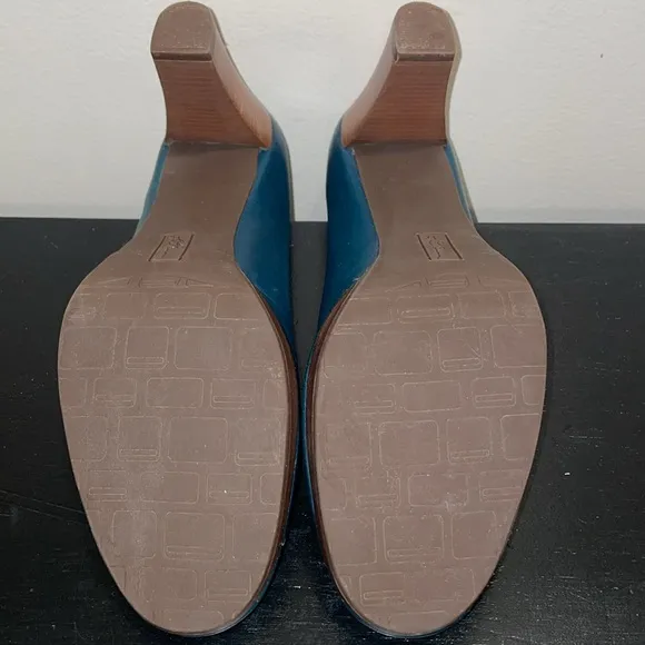 LL Bean Teal Leather Casual Dress Pump Shoes Brazil Made Size 9 M.