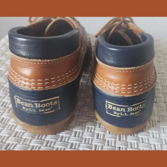 L.L. Bean Womens Navy Gum Tie Lace Shoes Boots Sz 9