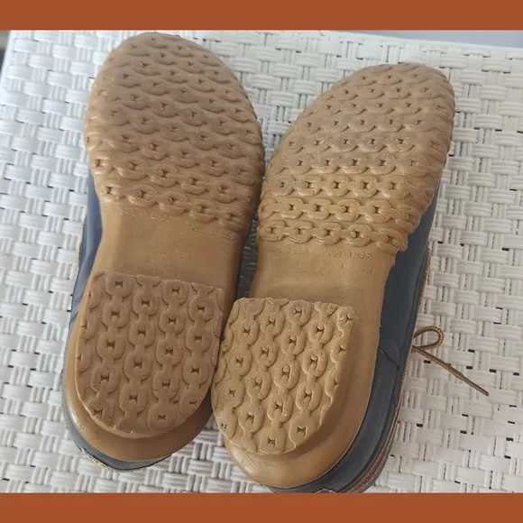 L.L. Bean Womens Navy Gum Tie Lace Shoes Boots Sz 9