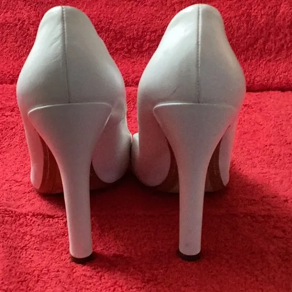 Louis Vuitton Leather White Stiletto Pumps