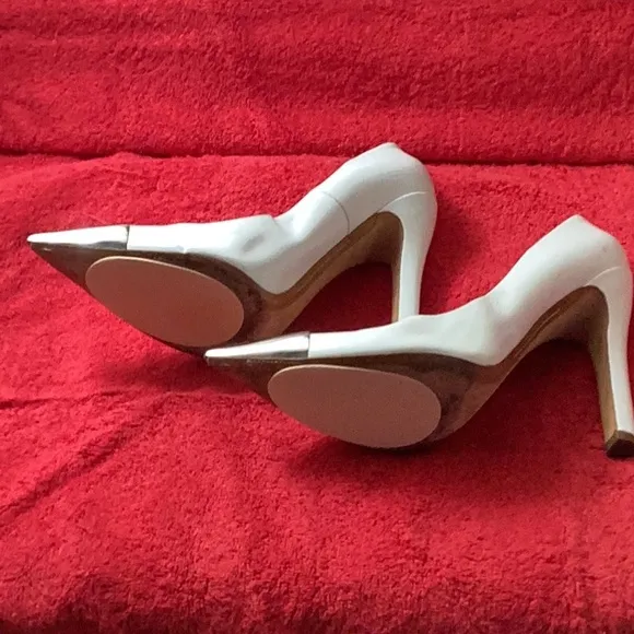 Louis Vuitton Leather White Stiletto Pumps