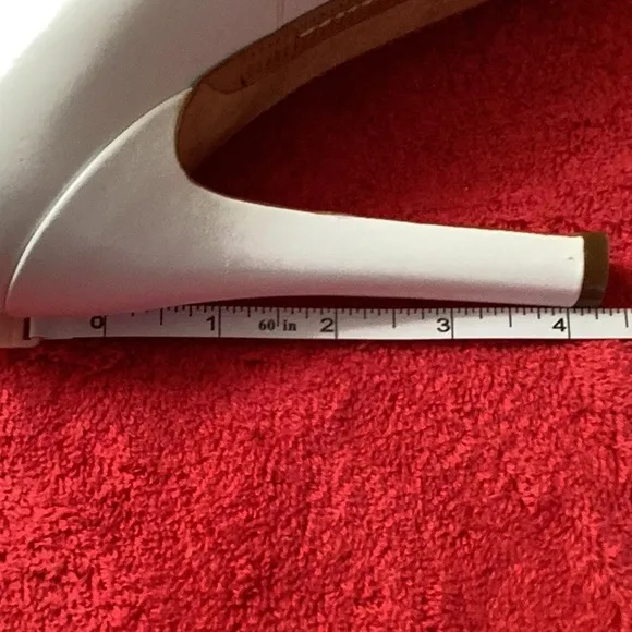 Louis Vuitton Leather White Stiletto Pumps