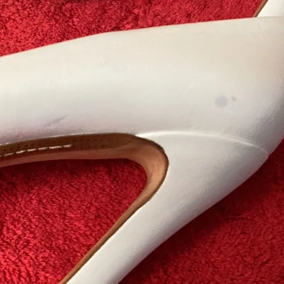 Louis Vuitton Leather White Stiletto Pumps