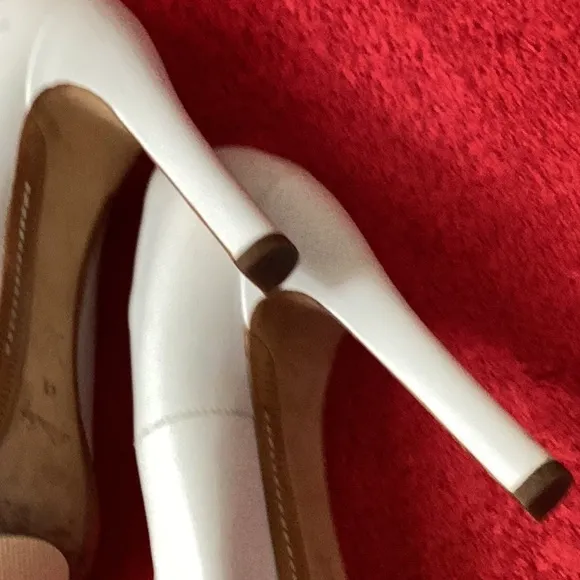 Louis Vuitton Leather White Stiletto Pumps