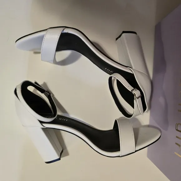 MADDEN GIRL White Block Heel Sandals Ankle Strap Open Toe Shoes Size 9M