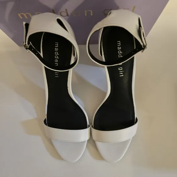 MADDEN GIRL White Block Heel Sandals Ankle Strap Open Toe Shoes Size 9M