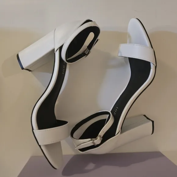 MADDEN GIRL White Block Heel Sandals Ankle Strap Open Toe Shoes Size 9M