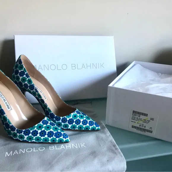 Manolo Blahnik bb pump in blue multi.105mm. Size 36
