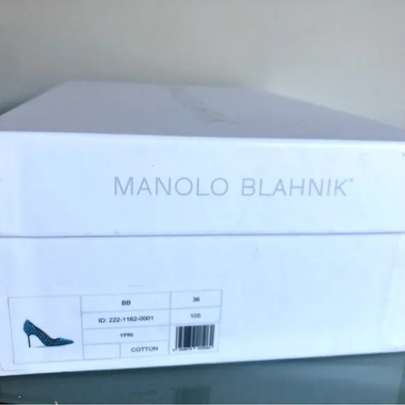 Manolo Blahnik bb pump in blue multi.105mm. Size 36